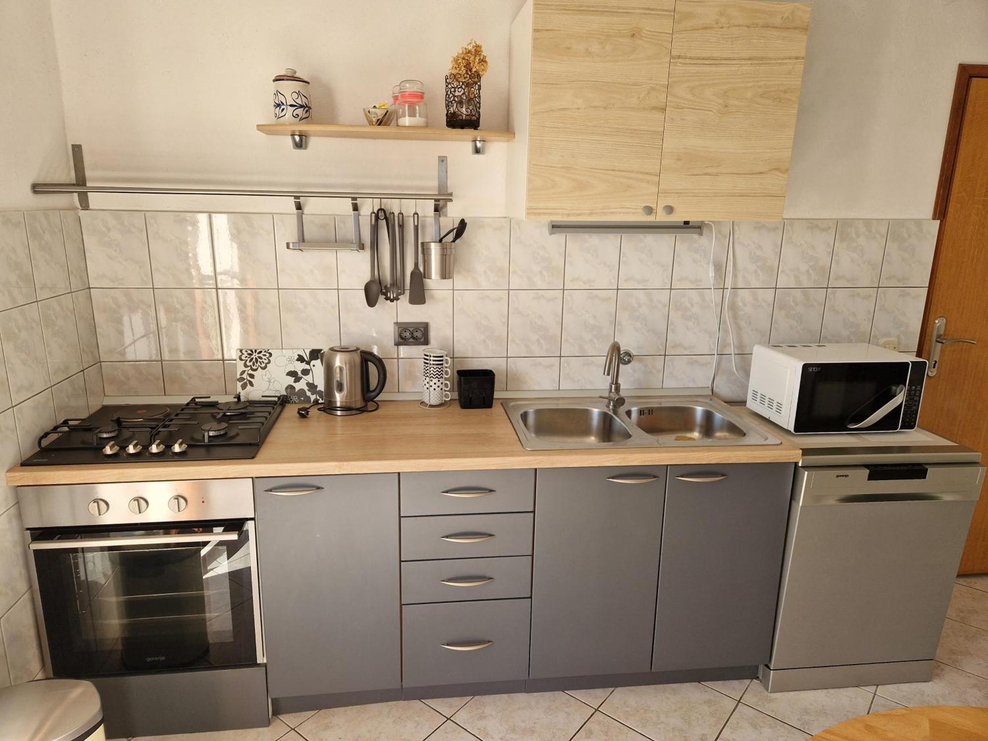 Bugenvila Рогозниця Номер фото